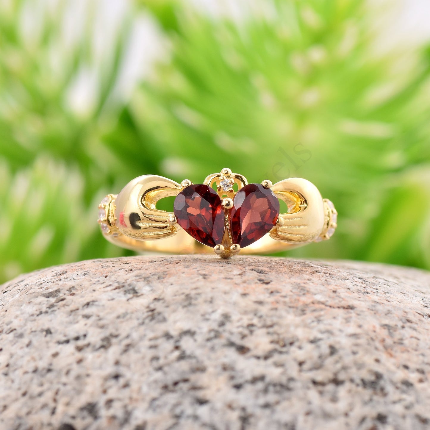 garnet claddagh ring